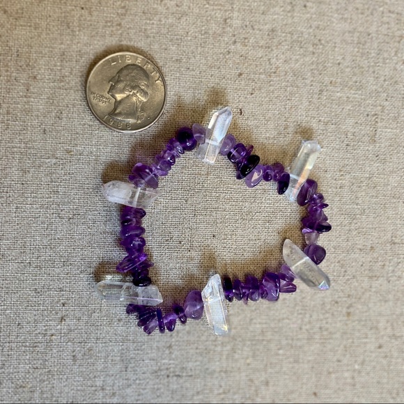 ⭐️ Gemstone Amethyst Chip and Quartz Crystals Purple Stretch Bracelet - Picture 4 of 5